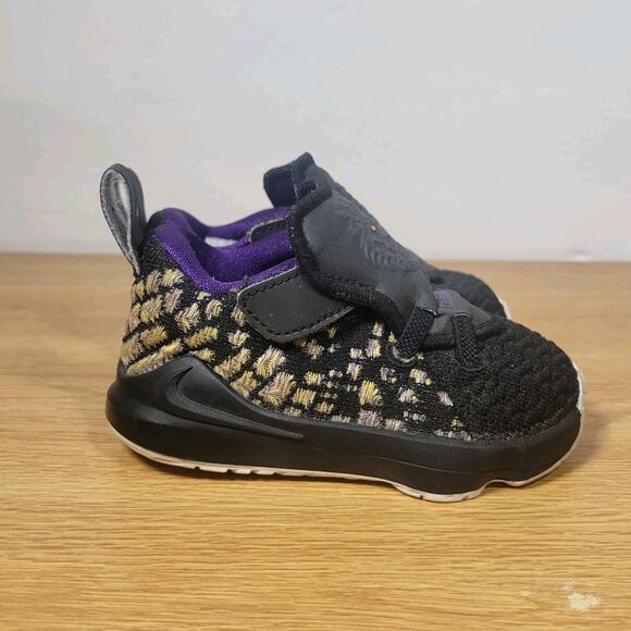 NIKE Lakers LEBRON JAMES Tennis Shoes Size 5C Toddler BQ5596-004 FAST SHIPPING - Picture 1 of 13